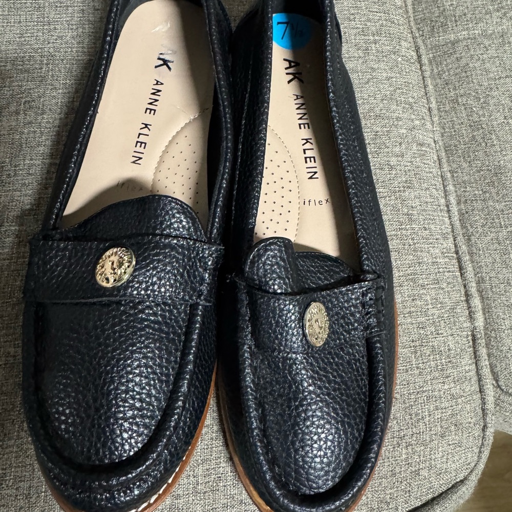 Anne Klein Textured Black Loafers